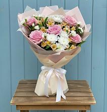 Букет цветов из:  Гвоздики, Орхидеи и Розы в Языково