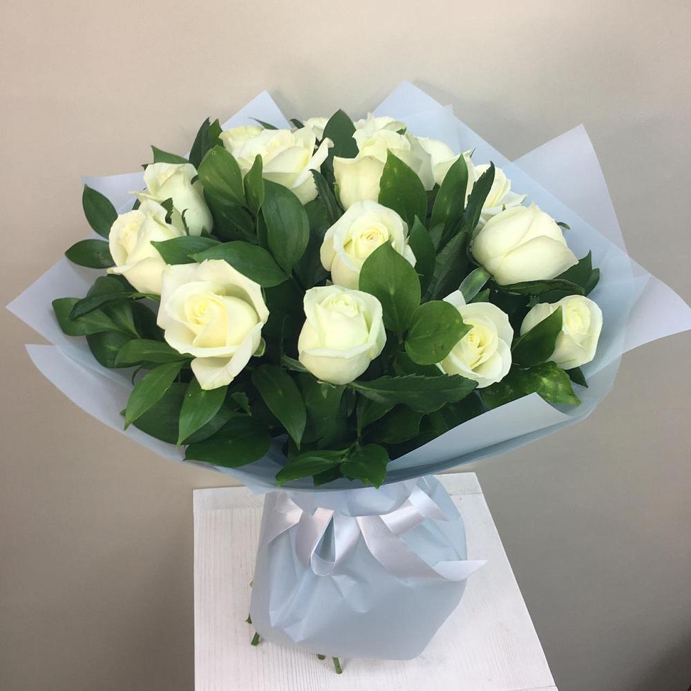 Букет 15 Белых роз Проуд в Языково
