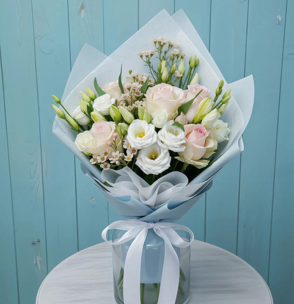 Букет цветов из: Розы и Лизиантусы в Языково