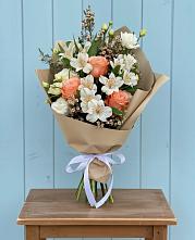 Букет цветов из:  Альстромерии, Лизиантусы, Розы и Хризантемы в Языково