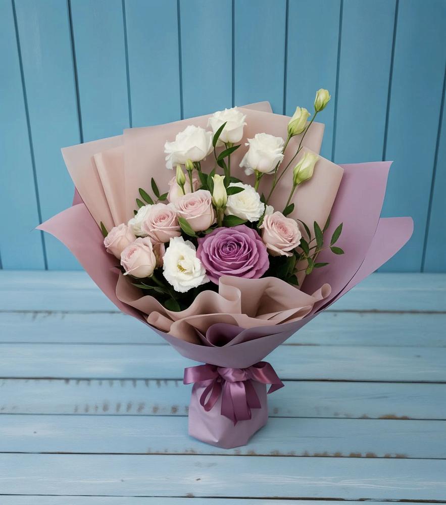 Букет цветов из: Розы и Лизиантусы в Языково